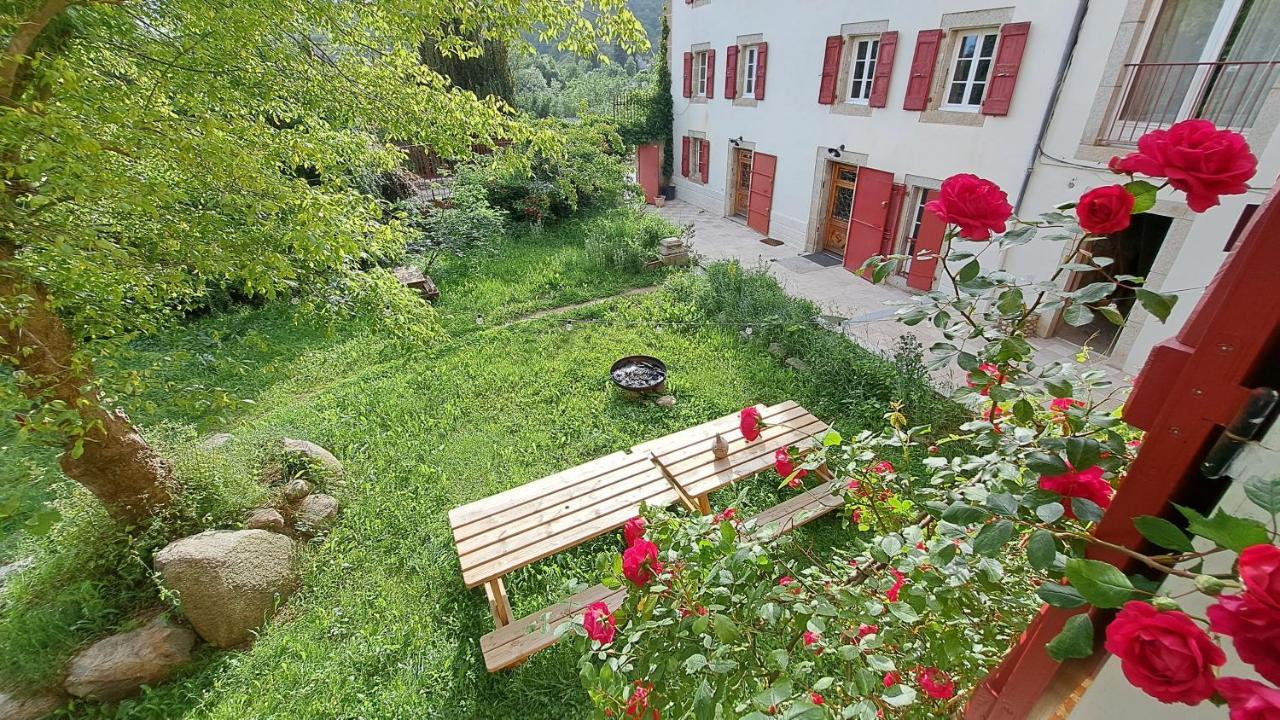 La Grande Maison Rouge Angoustrine Luaran gambar