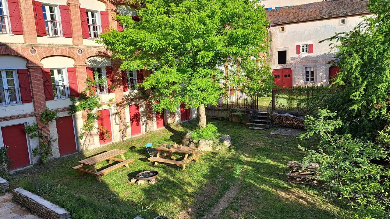 La Grande Maison Rouge Angoustrine Luaran gambar