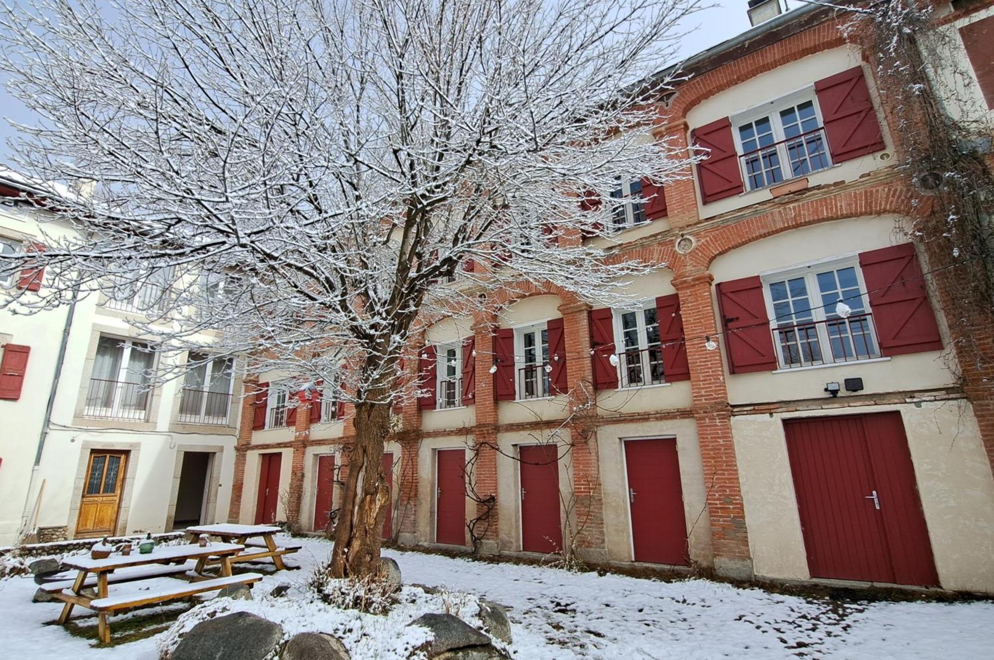 La Grande Maison Rouge Angoustrine Luaran gambar