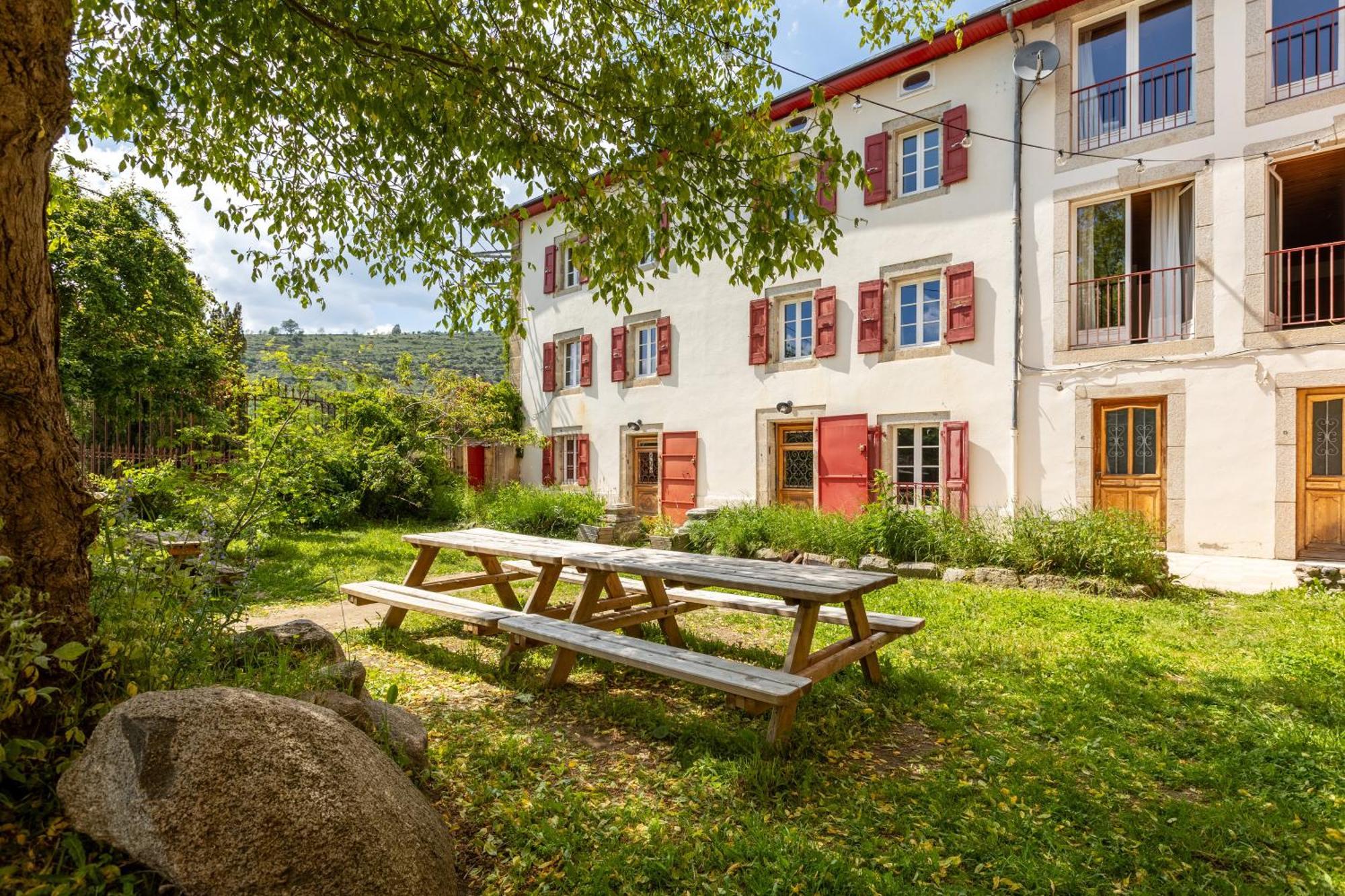 La Grande Maison Rouge Angoustrine Luaran gambar