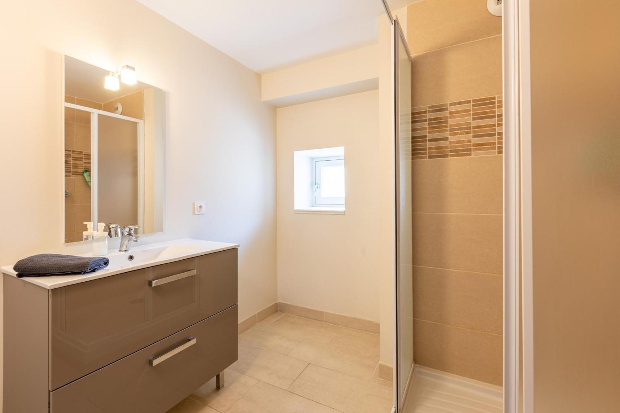 La Grande Maison Rouge Angoustrine Bilik gambar