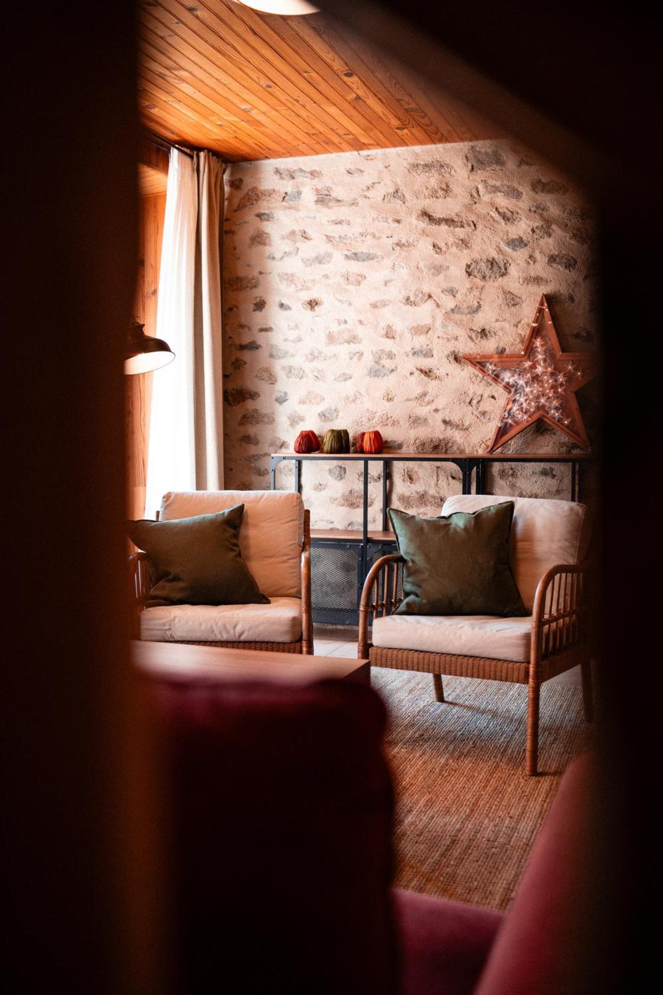 La Grande Maison Rouge Angoustrine Luaran gambar