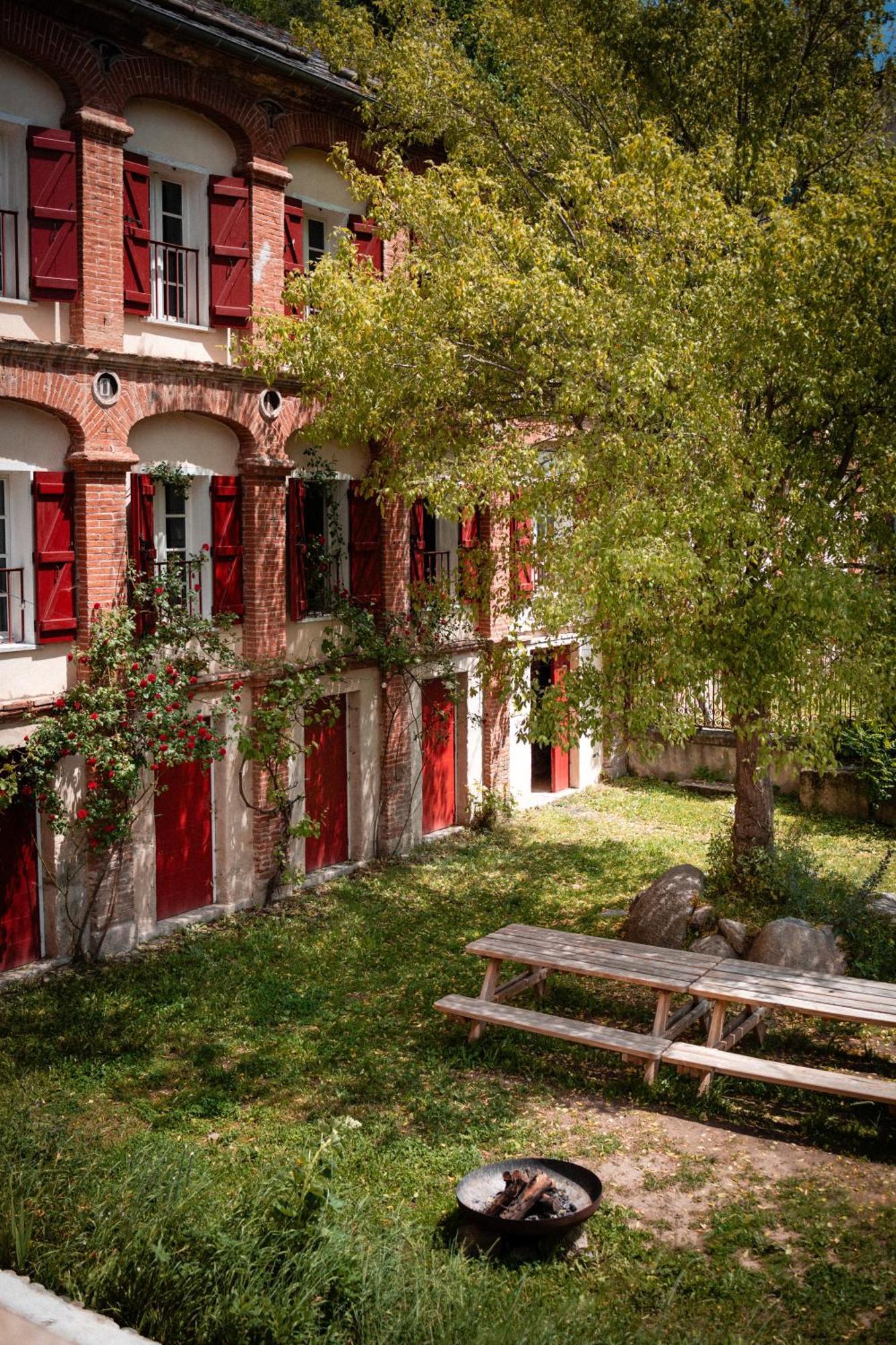 La Grande Maison Rouge Angoustrine Luaran gambar